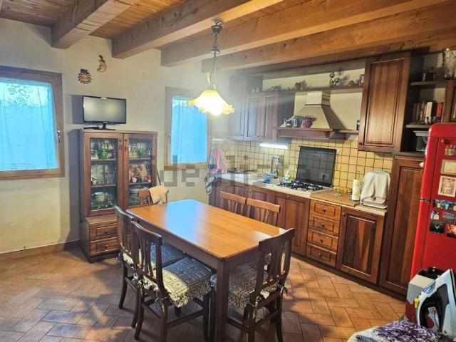Villetta bifamiliare in vendita di 260 m² in Via Casoni