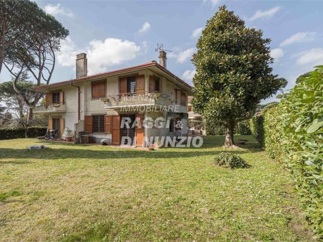 Villetta bifamiliare in vendita di 260 m² in Via della Pedica, 41