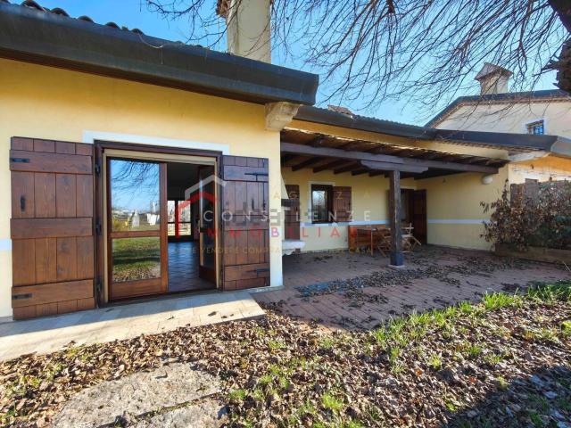 Villetta bifamiliare in vendita di 260 m² in Via Enrico Reinhart