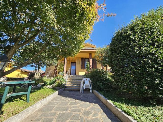 Villetta bifamiliare in vendita di 260 m² in Via Faldella