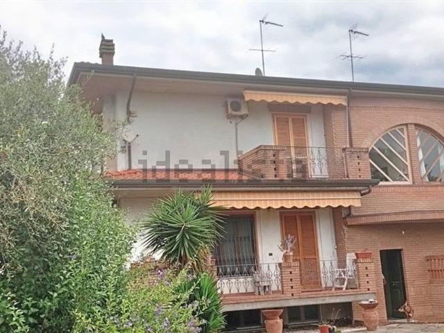 Villetta bifamiliare in vendita di 260 m² in Via Franco Ratti, 20
