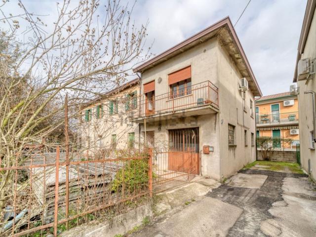 Villetta bifamiliare in vendita di 260 m² in Via G. Carducci
