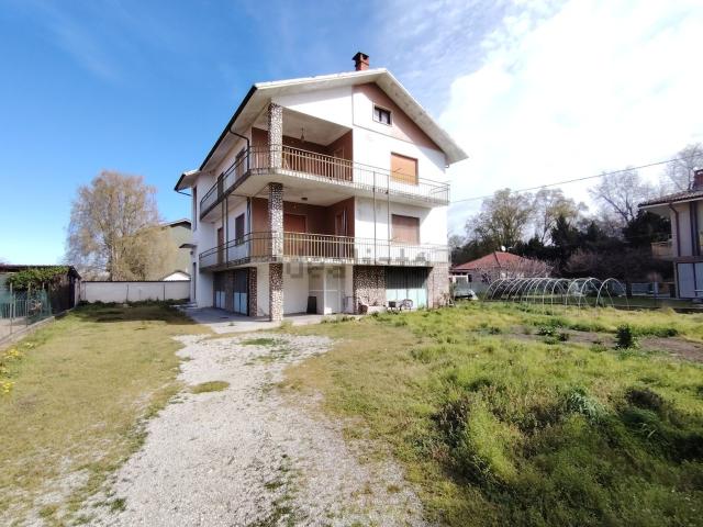 Villetta bifamiliare in vendita di 260 m² in Via Giuseppe Garibaldi, 14