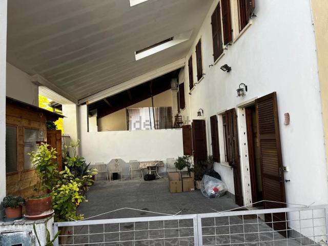 Villetta bifamiliare in vendita di 260 m² in Via Gorizia, 12