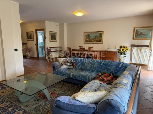 Villetta bifamiliare in vendita di 260 m² in Via Guglielmo d&apos Alzano