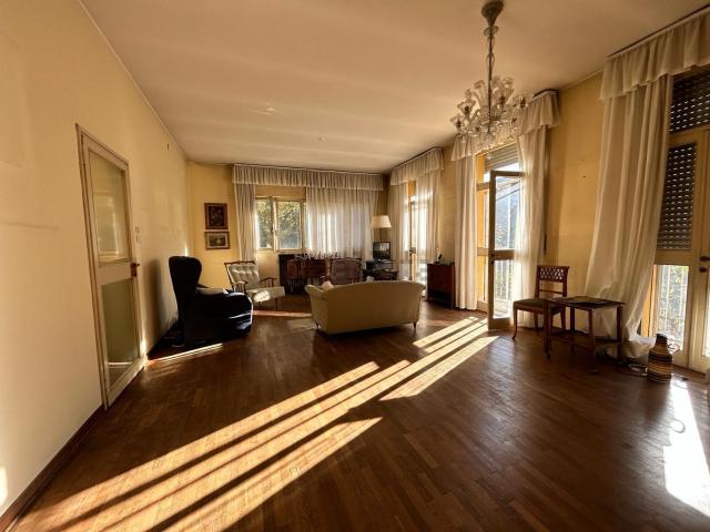 Villetta bifamiliare in vendita di 260 m² in Via Guglielmo Marconi