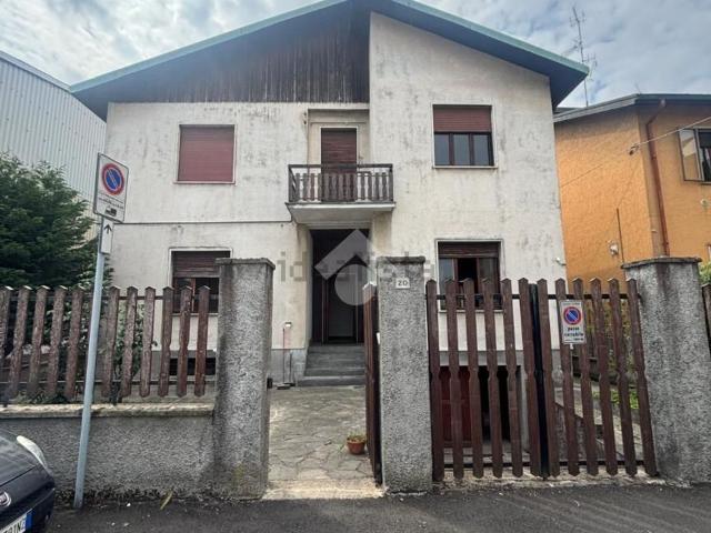 Villetta bifamiliare in vendita di 260 m² in Via I. Pindemonte, 20