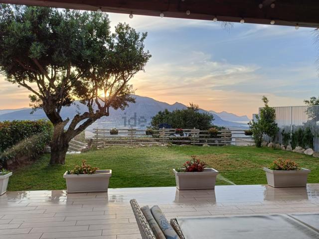 Villetta bifamiliare in vendita di 260 m² in Via John Fitzgerald Kennedy