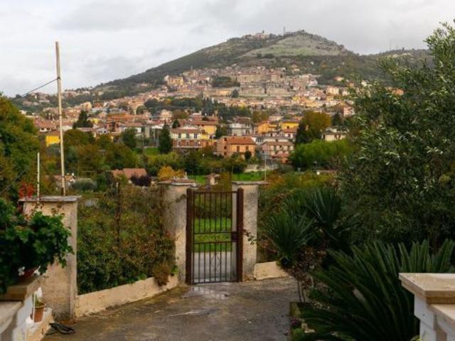 Villetta bifamiliare in vendita di 260 m² in Via loreto