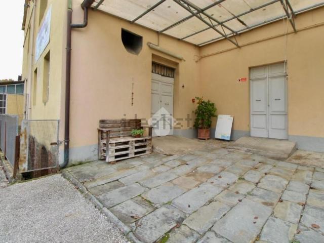 Villetta bifamiliare in vendita di 260 m² in Via Orbignanese