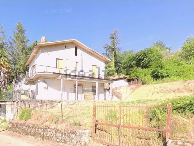 Villetta bifamiliare in vendita di 260 m² in Via Panelli