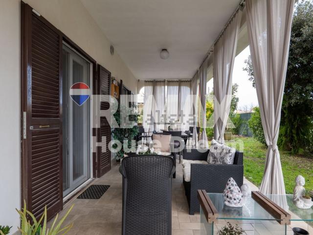 Villetta bifamiliare in vendita di 260 m² in Via Paolo Pericoli, 113