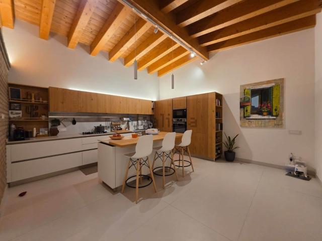 Villetta bifamiliare in vendita di 260 m² in Via Padre Emilio Venturini, 84
