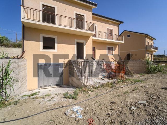 Villetta bifamiliare in vendita di 260 m² in Via Petrazza, 5