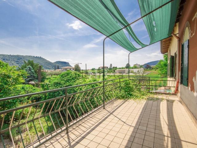 Villetta bifamiliare in vendita di 260 m² in Via Poiano