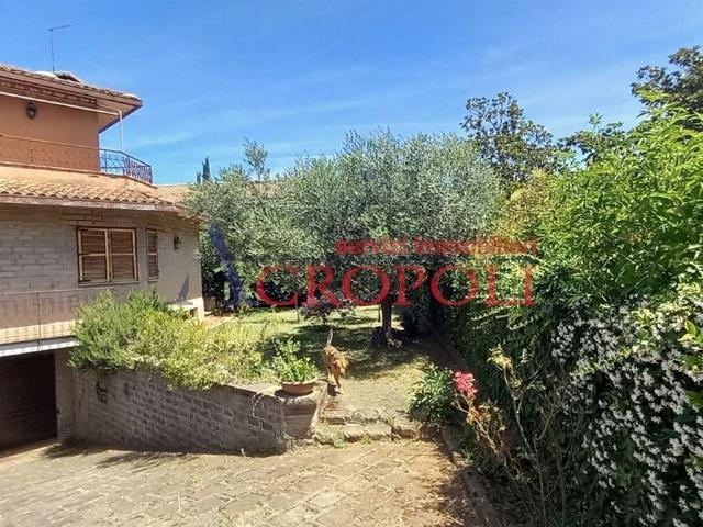 Villetta bifamiliare in vendita di 260 m² in Via Roma, 100