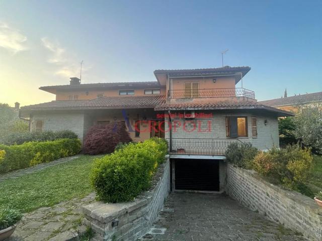 Villetta bifamiliare in vendita di 260 m² in Via Roma, 96