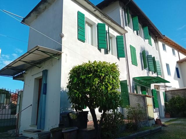 Villetta bifamiliare in vendita di 260 m² in Via Rotate