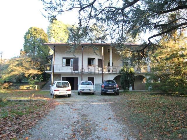 Villetta bifamiliare in vendita di 260 m² in Viale Montecuccoli