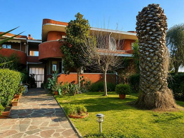 Villetta bifamiliare in vendita di 260 m²
