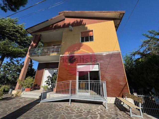 Villetta bifamiliare in vendita di 260 m²