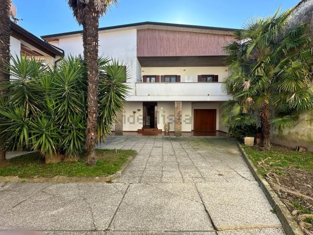 Villetta bifamiliare in vendita di 260 m²