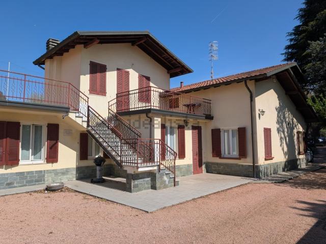 Villetta bifamiliare in vendita di 261 m² in Via Padre Giorgio Crippa, 1
