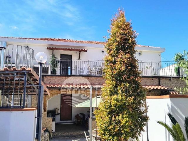 Villetta bifamiliare in vendita di 262 m² in Via Turistica