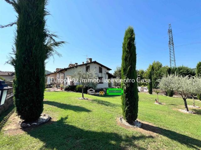 Villetta bifamiliare in vendita di 262 m²