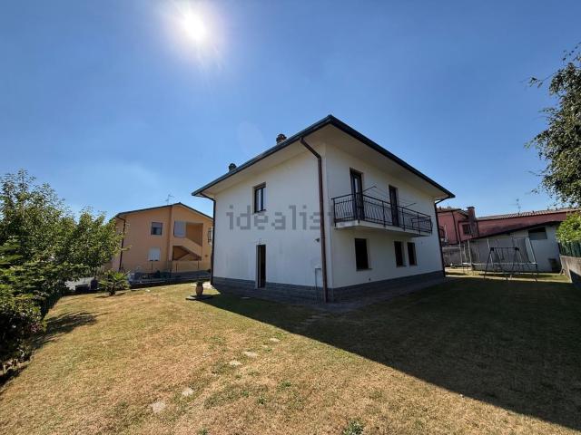 Villetta bifamiliare in vendita di 264 m² in Via Vittorio Alfieri, 4