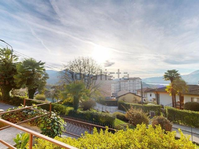Villetta bifamiliare in vendita di 264 m² in Via Brughiere, 1