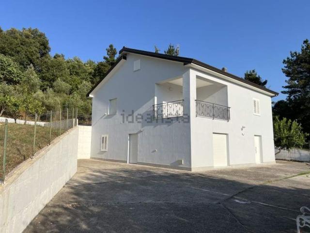 Villetta bifamiliare in vendita di 265 m² in Contrada defeselle, 40