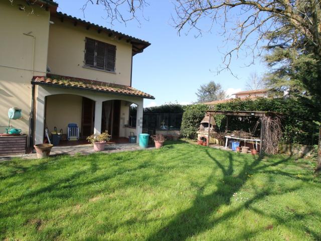 Villetta bifamiliare in vendita di 265 m² in Località Gracchia