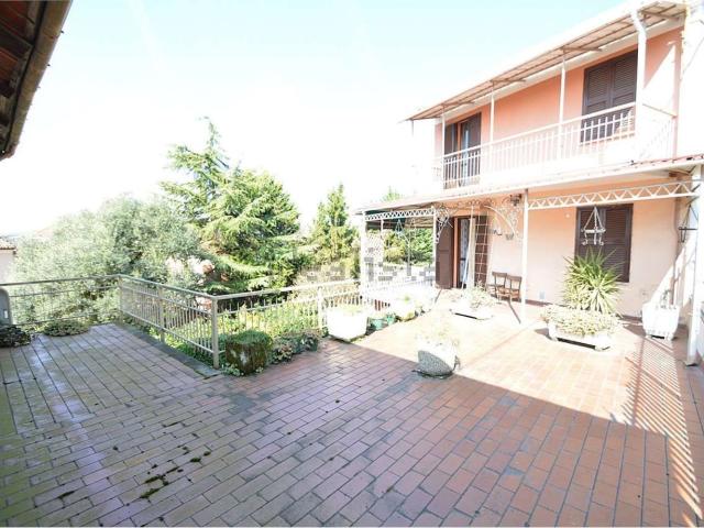 Villetta indipendente in vendita di 265 m² in Via Giuseppe Cavagna, 2