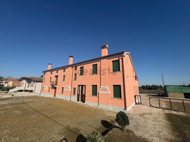 Villetta bifamiliare in vendita di 265 m² in Via Oratorio