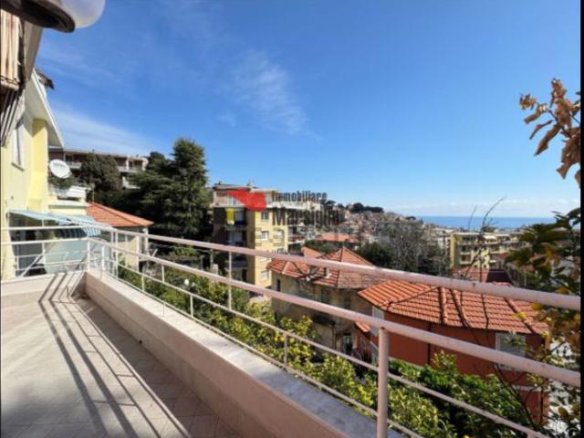 Villetta bifamiliare in vendita di 266 m² in Via Edmondo de Amicis, 20