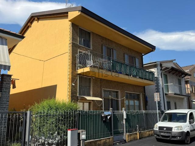 Villetta bifamiliare in vendita di 266 m² in Via Nino Bixio, 16