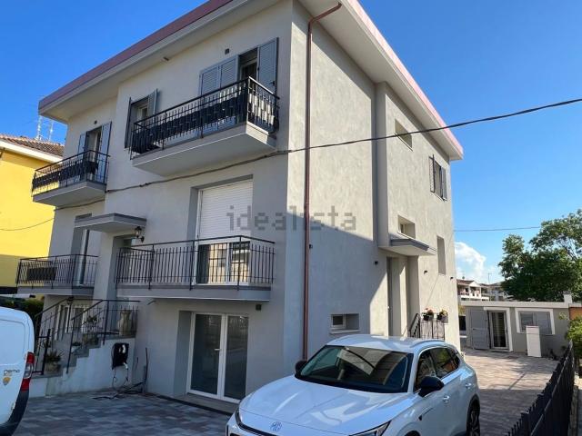 Villetta bifamiliare in vendita di 268 m² in Via Gulino Placido