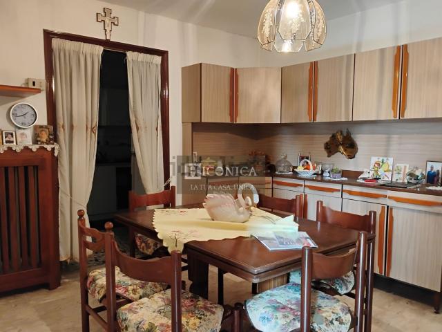 Villetta bifamiliare in vendita di 268 m² in Via Postumia Ovest