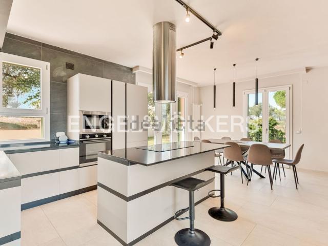 Villetta bifamiliare in vendita di 269 m² in Via delle Vigne