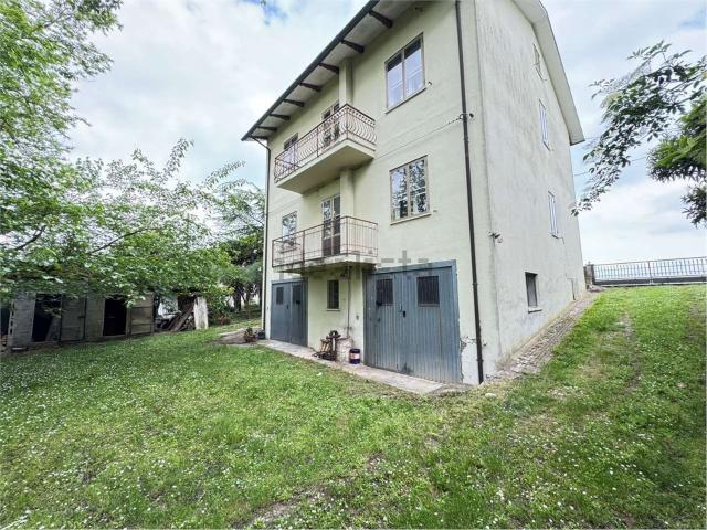 Villetta bifamiliare in vendita di 273 m² in Via Mandriole