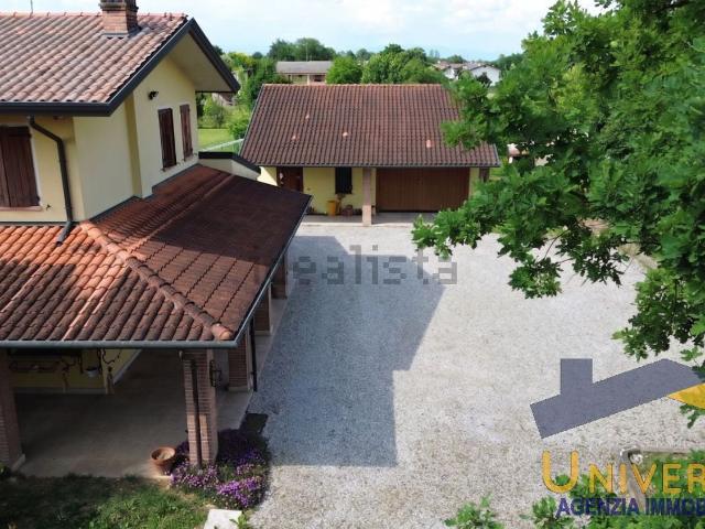 Villetta bifamiliare in vendita di 273 m²