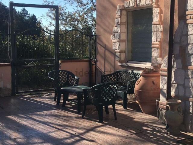 Villetta bifamiliare in vendita di 270 m² in Contrada Valle Verde