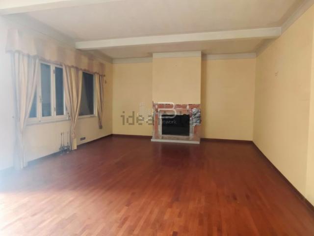 Villetta bifamiliare in vendita di 270 m² in Strada Statale 1