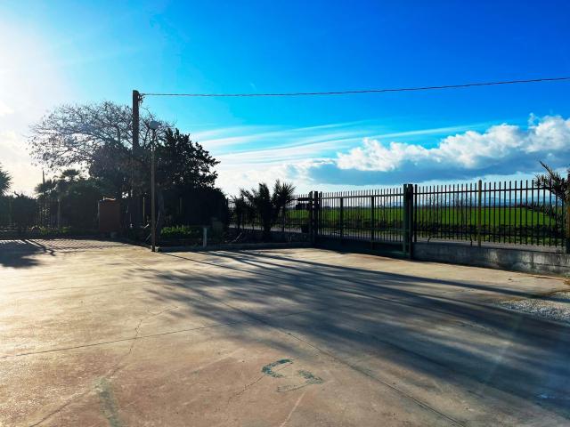 Villetta bifamiliare in vendita di 270 m² in Via troia