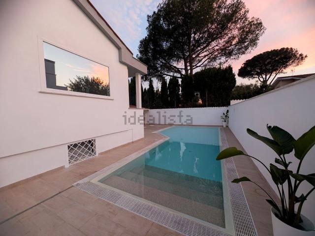 Villetta bifamiliare in vendita di 270 m² in Via Vincenzo Ferroni, 13