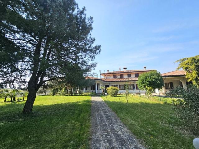 Villetta bifamiliare in vendita di 270 m² in Via Bagno