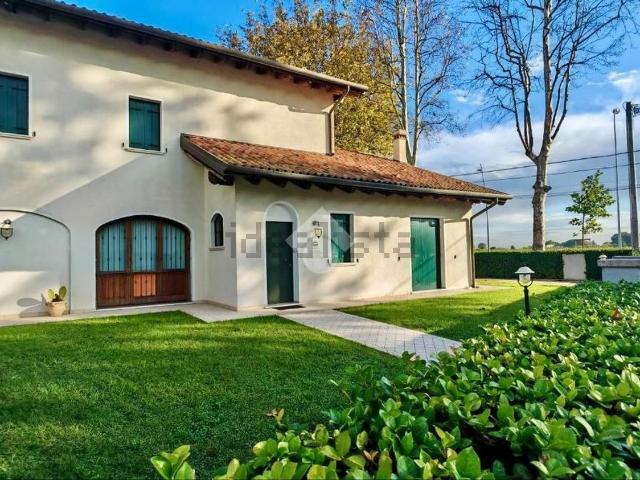 Villetta bifamiliare in vendita di 270 m² in Via Cà Gamba, 63
