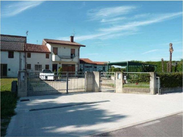 Villetta bifamiliare in vendita di 270 m² in Via Caseggiato, 18