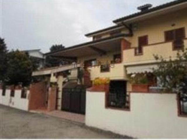 Villetta bifamiliare in vendita di 270 m² in Via Chiacchiaretta, 68